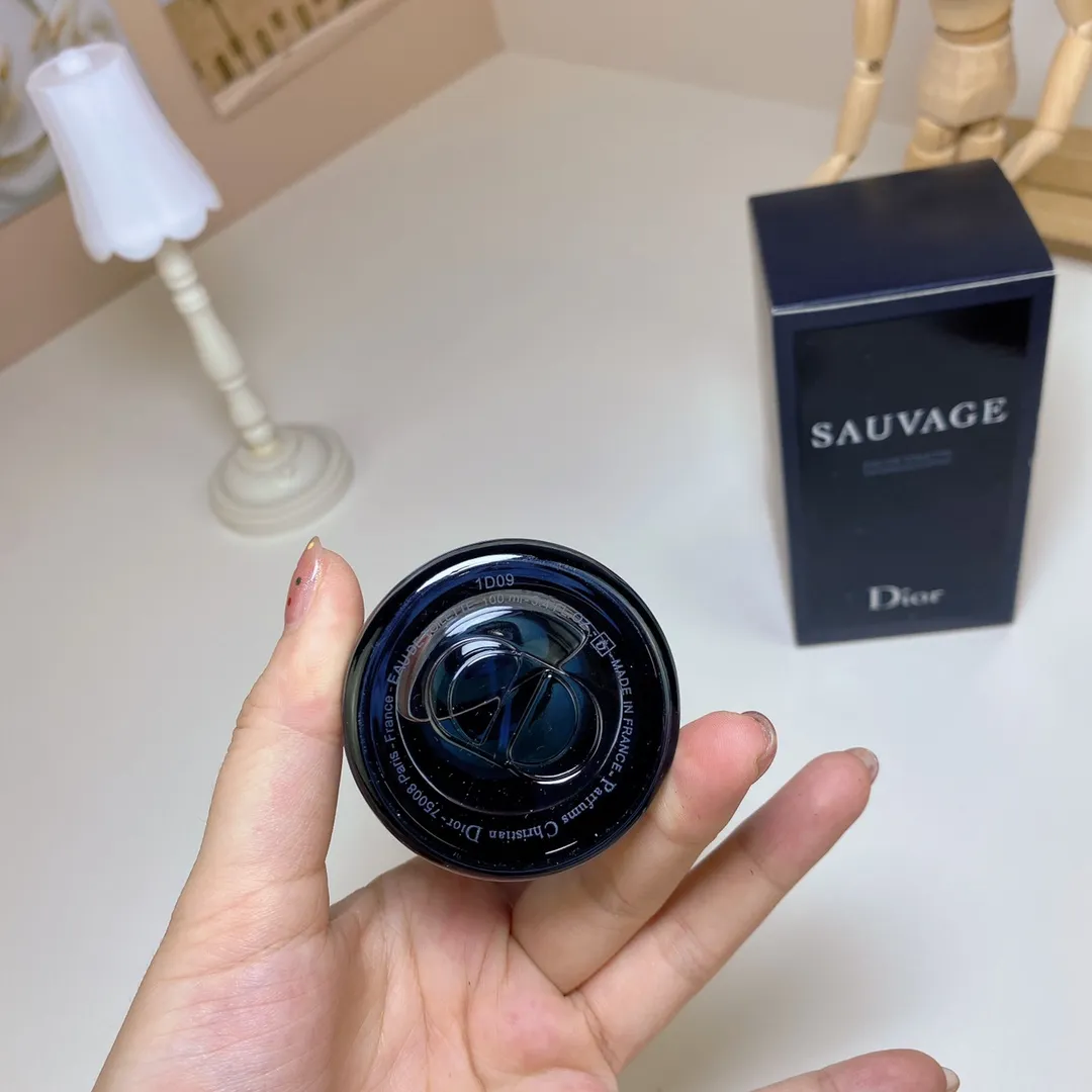 Dior Sauvage Eau De Toilette 100ml Dior Sauvage Eau De Toilette 100ml