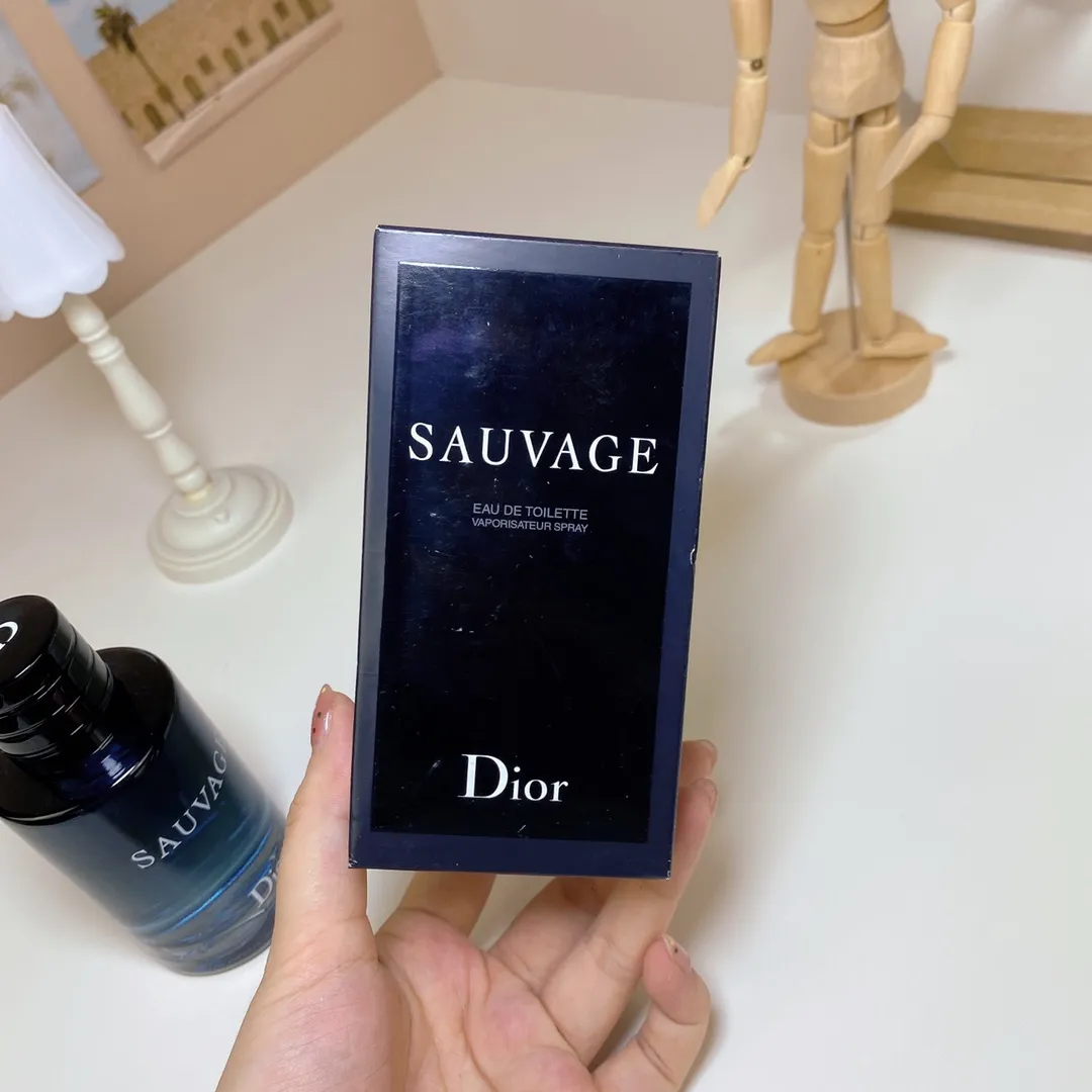 Dior Sauvage Eau De Toilette 100ml Dior Sauvage Eau De Toilette 100ml