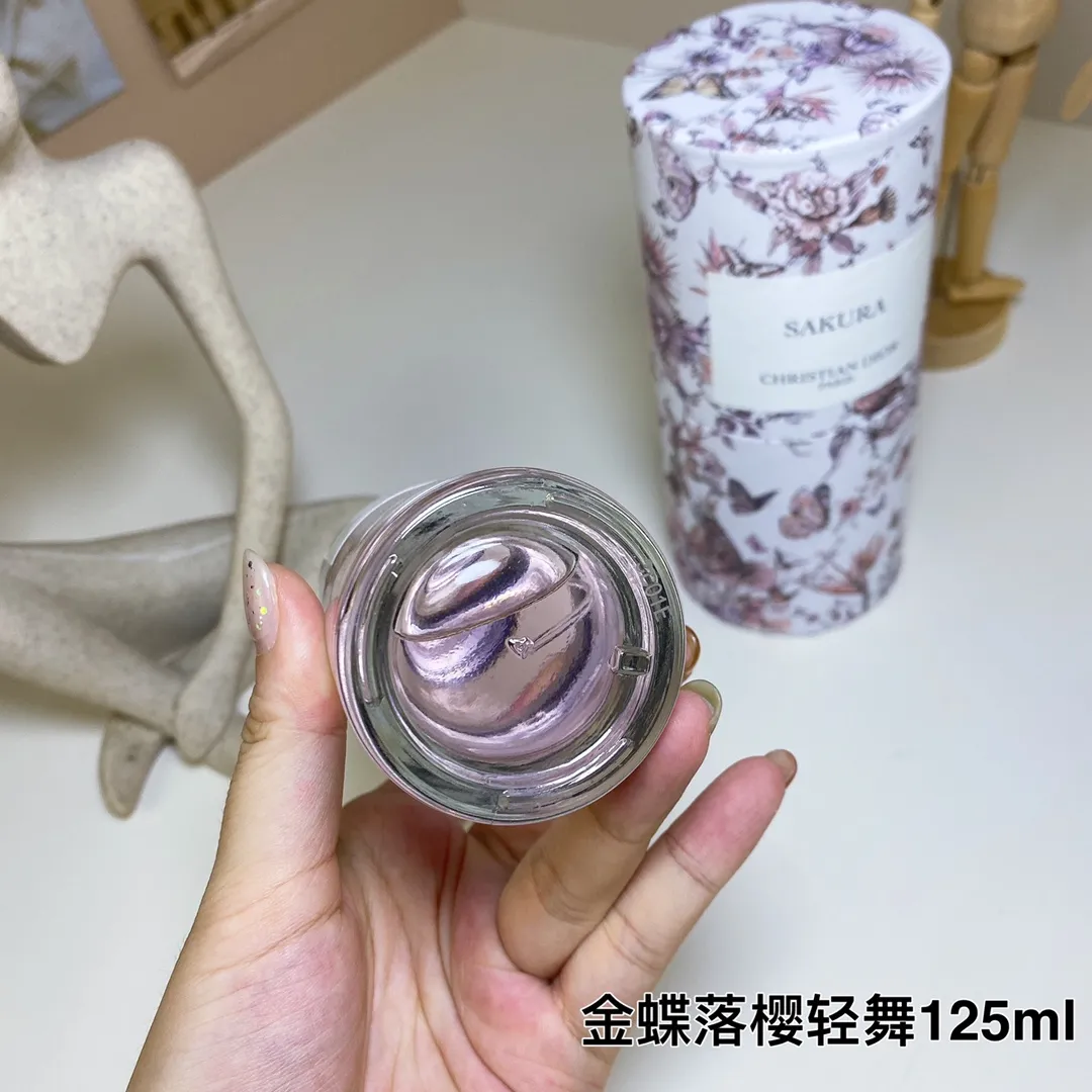 Falling Cherry Light Dance Golden Butterfly ManDance Limited Edition 125ml Falling Cherry Light Dance Golden Butterfly ManDance Limited Edition 125ml