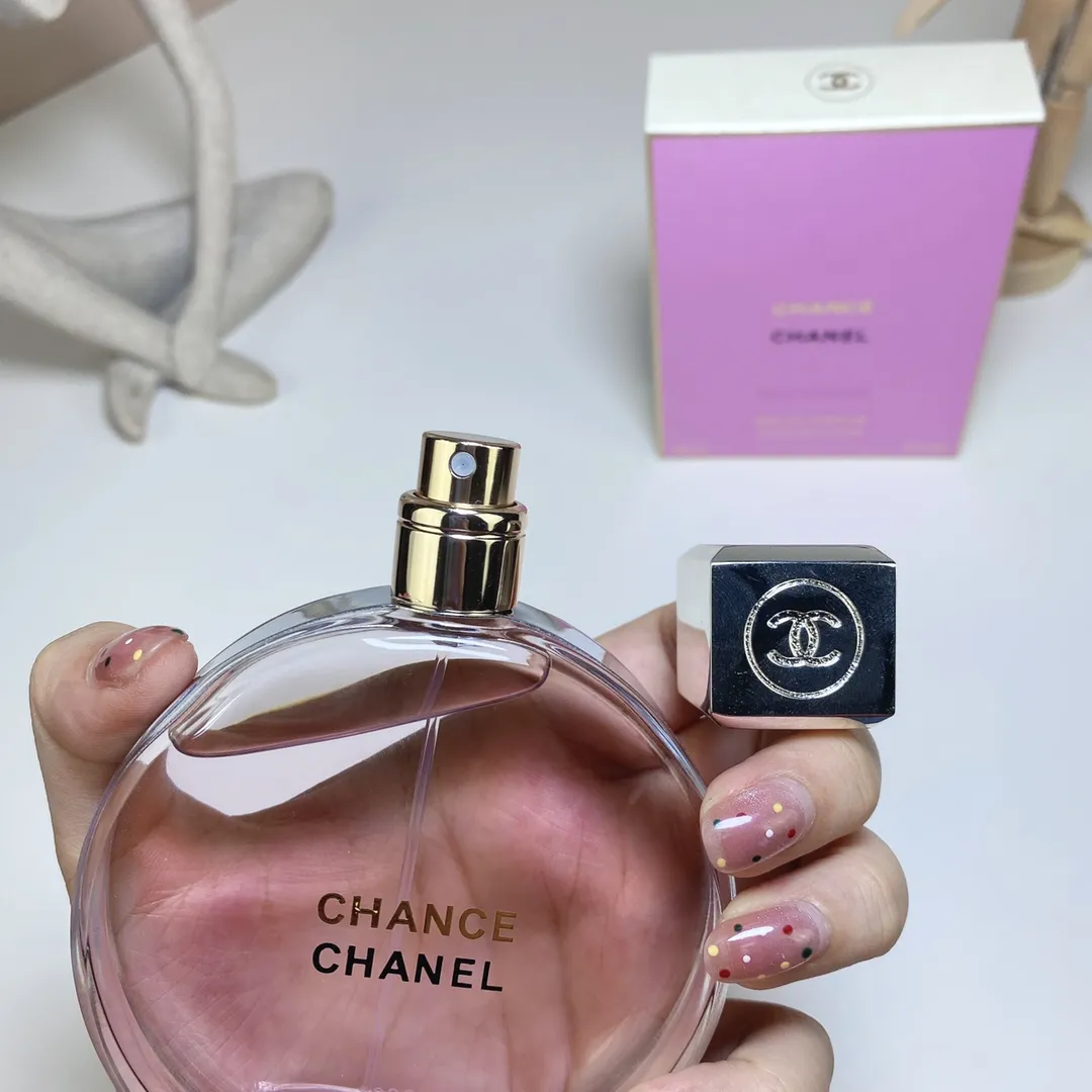 Chanel Iron Cap Powder Meets Strong Fragrance 100ml Chanel Eau Tendre Eau de Parfu Chanel Iron Cap Powder Meets Strong Fragrance 100ml Chanel Eau Tendre Eau de Parfu