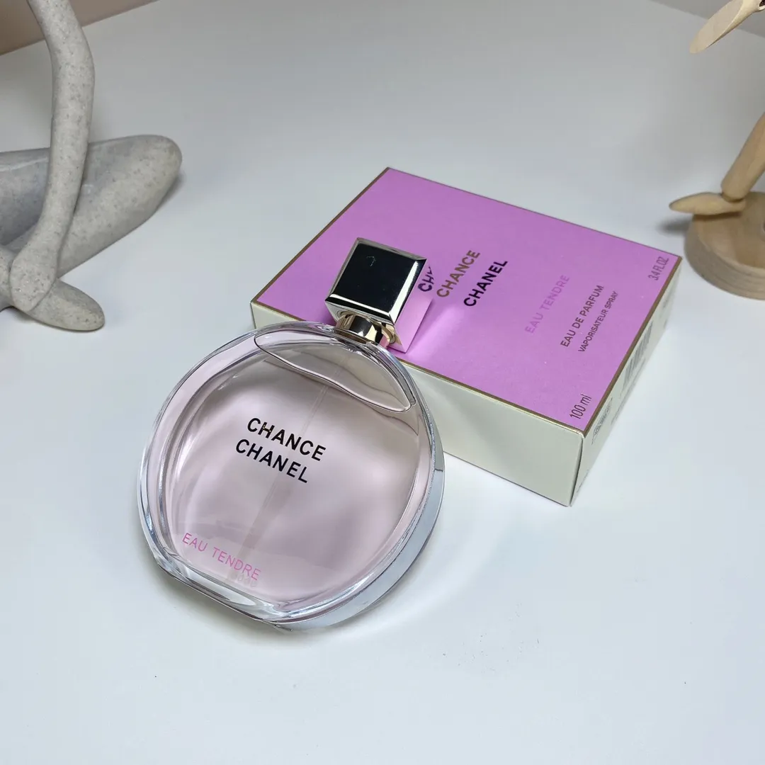 Chanel Iron Cap Powder Meets Strong Fragrance 100ml Chanel Eau Tendre Eau de Parfu Chanel Iron Cap Powder Meets Strong Fragrance 100ml Chanel Eau Tendre Eau de Parfu