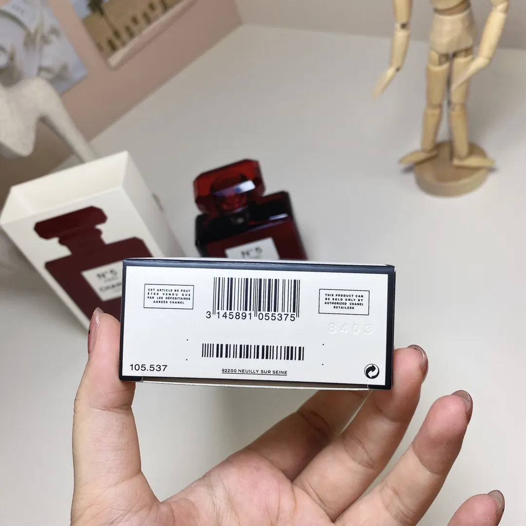 Chanel Light Red No. 5 Water Christmas Limited Edition 100ml Chanel No 5 L'Eau Red Editio Chanel Light Red No. 5 Water Christmas Limited Edition 100ml Chanel No 5 L'Eau Red Editio