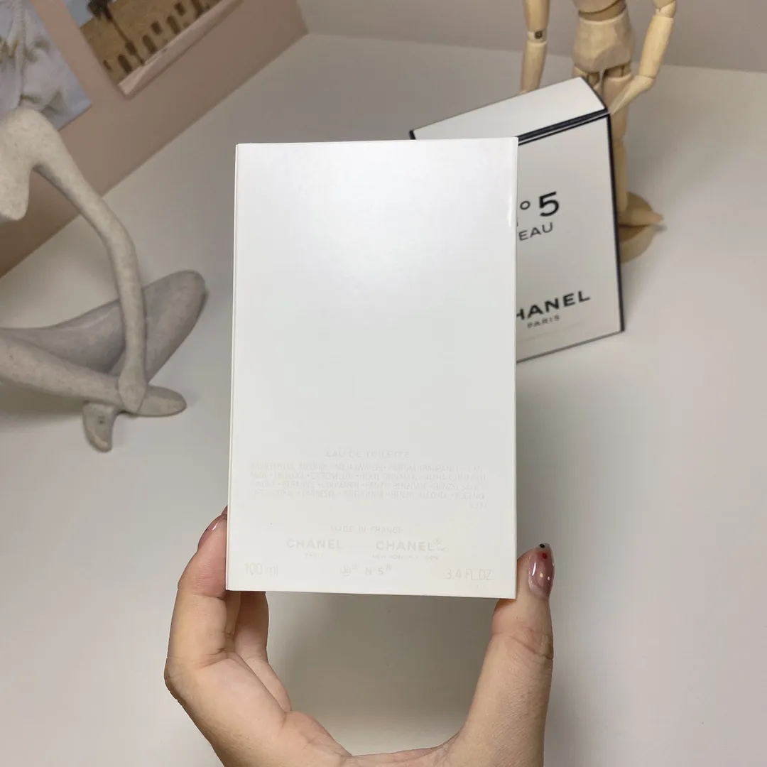 Chanel Light Red No. 5 Water Christmas Limited Edition 100ml Chanel No 5 L'Eau Red Editio Chanel Light Red No. 5 Water Christmas Limited Edition 100ml Chanel No 5 L'Eau Red Editio