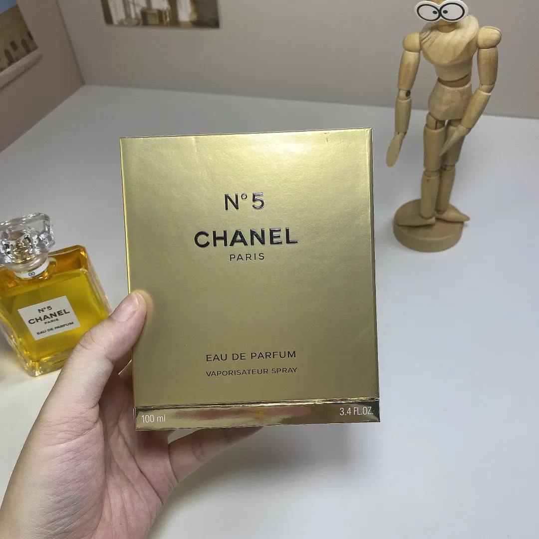 Chanel Wood Box Yellow No.5 Light Essence 100ml Chanel Wood Box Yellow No.5 Light Essence 100ml