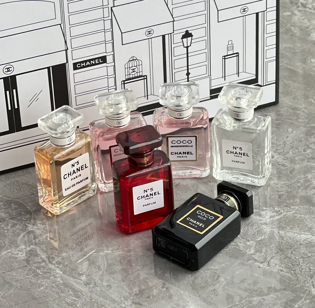 Chanel Family Portrait 12 Piece Set Q Sample Perfume Gift Box Chanel Family Portrait 12 Piece Set Q Sample Perfume Gift Box