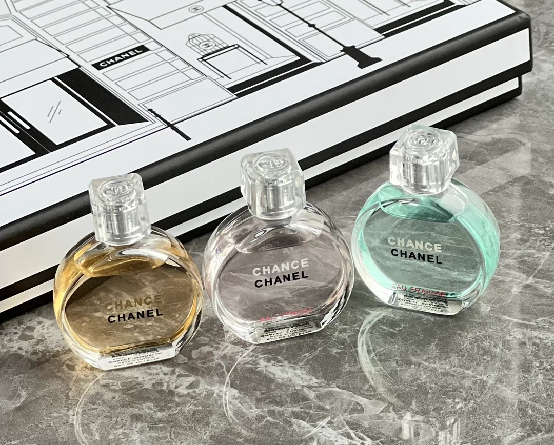 Chanel Family Portrait 12 Piece Set Q Sample Perfume Gift Box Chanel Family Portrait 12 Piece Set Q Sample Perfume Gift Box