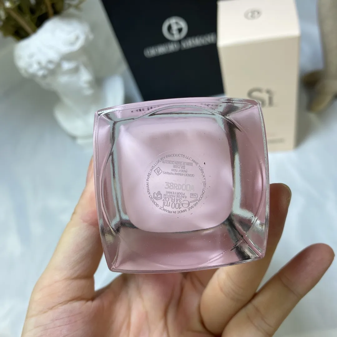 Armani Pink Bottle Love Strong Fragrance Flower Fragrance 100ml Armani Pink Bottle Love Strong Fragrance Flower Fragrance 100ml