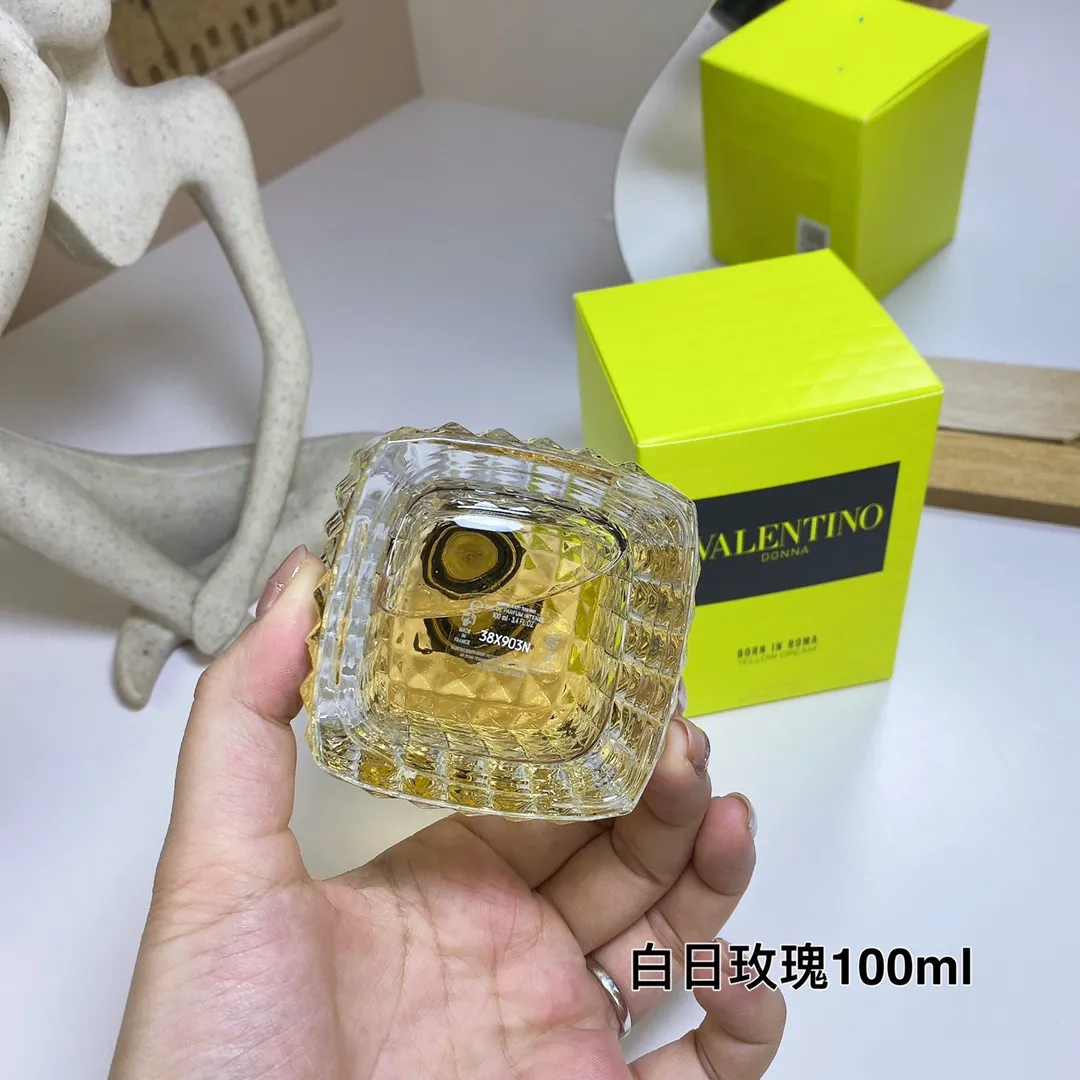 Valentino White Rose (Tranquil Rose) 100ml Valentino White Rose (Tranquil Rose) 100ml