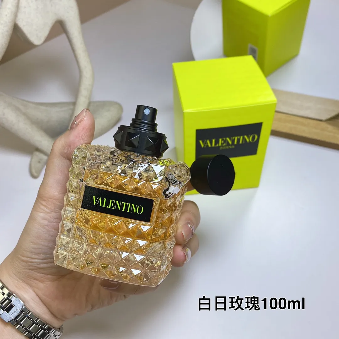 Valentino White Rose (Tranquil Rose) 100ml Valentino White Rose (Tranquil Rose) 100ml