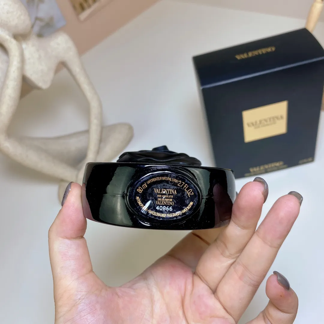 Valentino Black Carved Ebony Essence 80ml Valentino Black Carved Ebony Essence 80ml