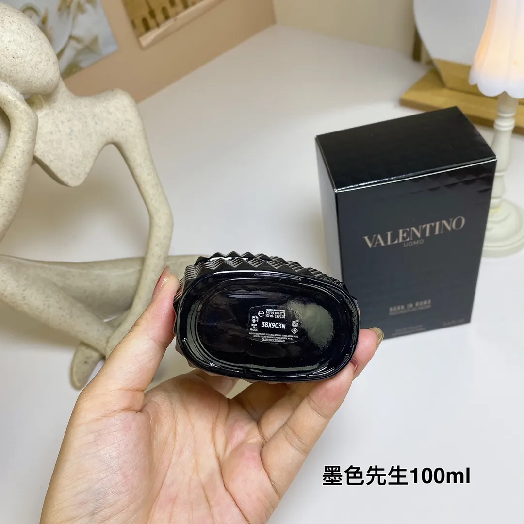 Valentino Ink Mr./Roman Men's Black Rivet Edition 100ml Valentino Ink Mr./Roman Men's Black Rivet Edition 100ml