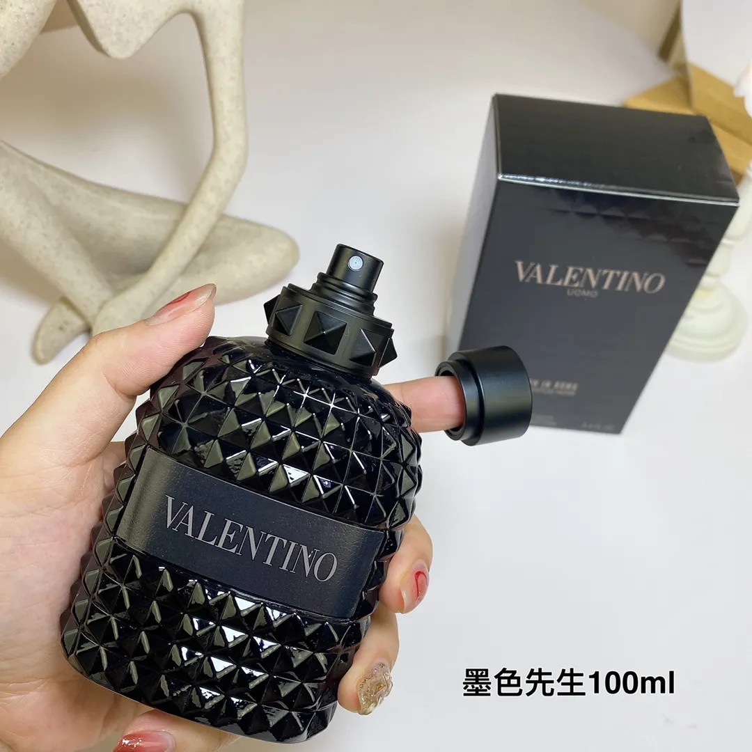 Valentino Ink Mr./Roman Men's Black Rivet Edition 100ml Valentino Ink Mr./Roman Men's Black Rivet Edition 100ml