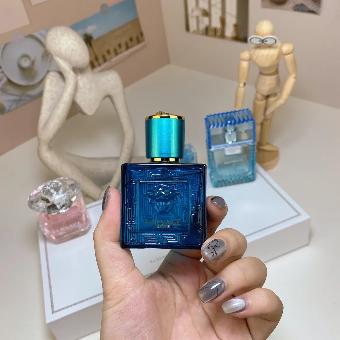 Versace Perfume Chinese Sample 30mi Four Piece Set! 30mlx4 With Nozzle Versace Perfume Chinese Sample 30mi Four Piece Set! 30mlx4 With Nozzle