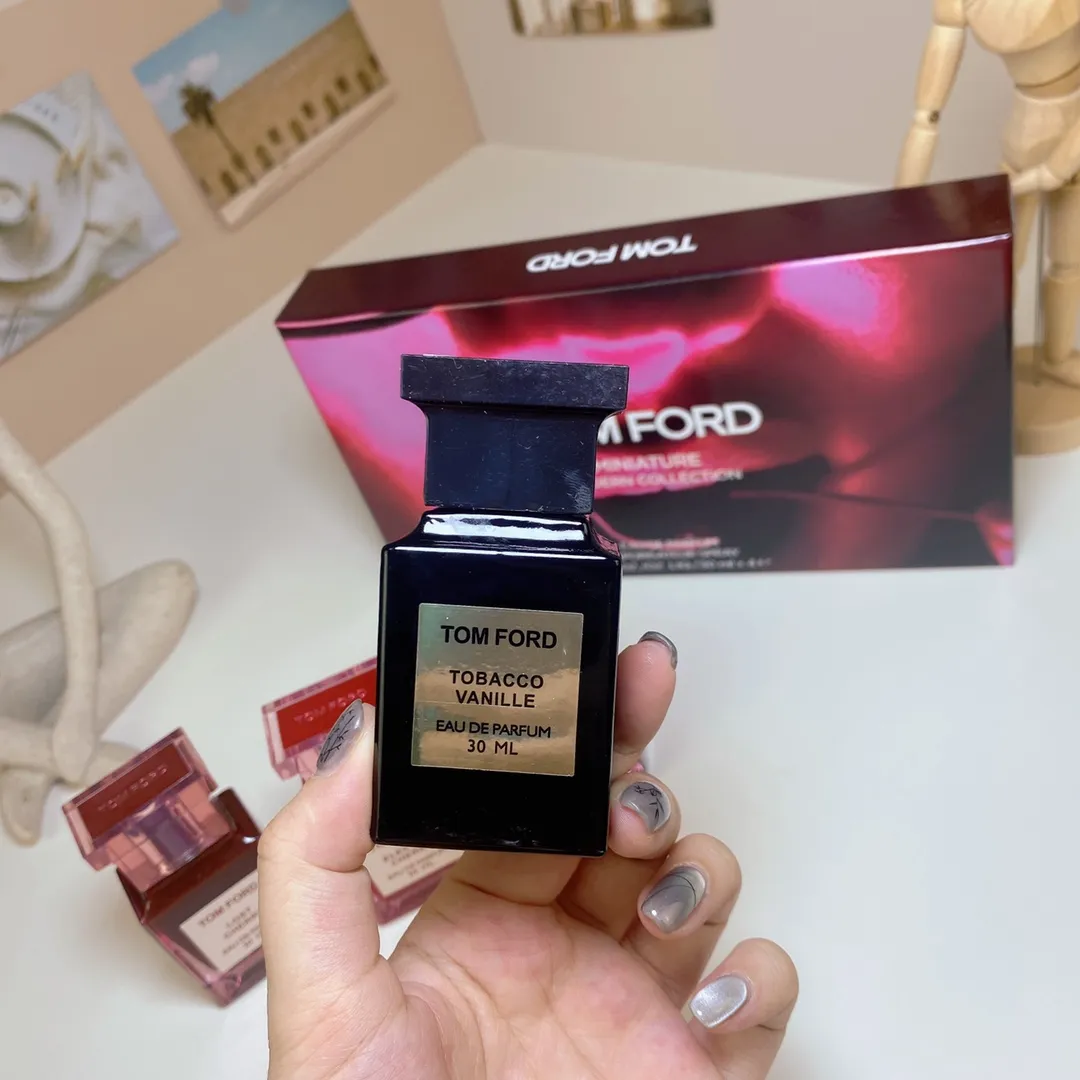 Tom Ford Cherry Sample Four Piece Set 30ml x 4 pieces, with nozzle Tom Ford Cherry Sample Four Piece Set 30ml x 4 pieces, with nozzle
