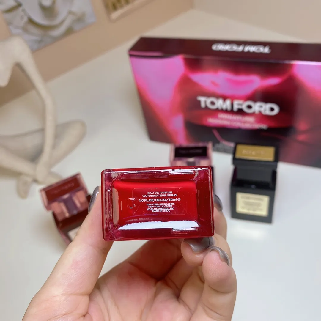 Tom Ford Cherry Sample Four Piece Set 30ml x 4 pieces, with nozzle Tom Ford Cherry Sample Four Piece Set 30ml x 4 pieces, with nozzle
