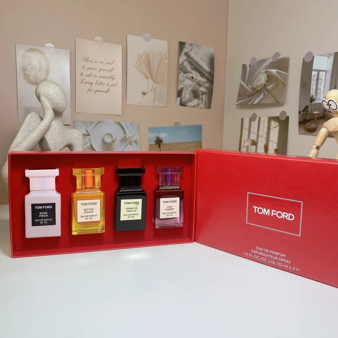 Tom Ford sample set of 4 pieces, 30ml x, with nozzle Tom Ford sample set of 4 pieces, 30ml x, with nozzle