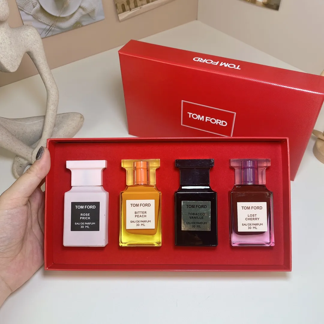 Tom Ford sample set of 4 pieces, 30ml x, with nozzle Tom Ford sample set of 4 pieces, 30ml x, with nozzle