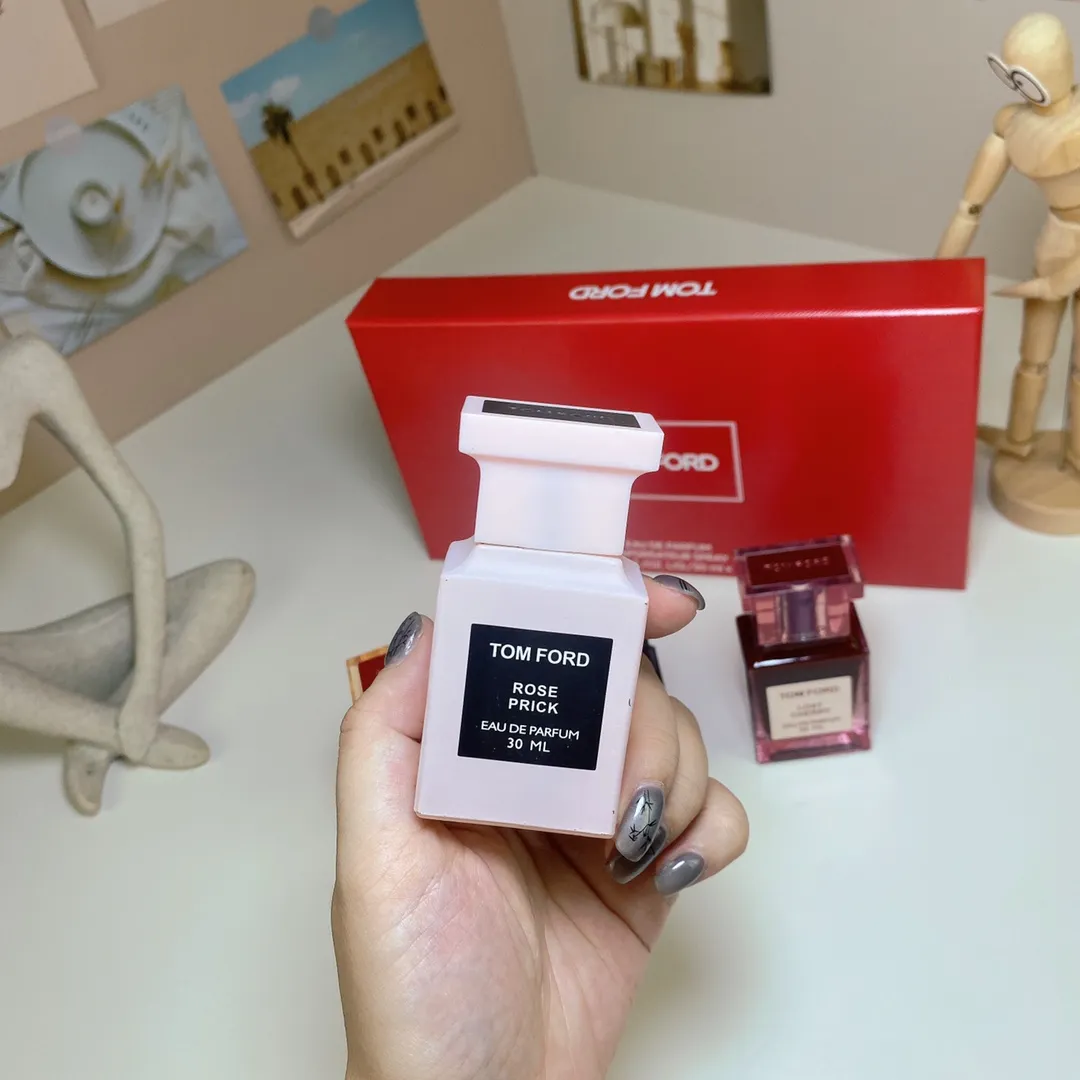 Tom Ford sample set of 4 pieces, 30ml x, with nozzle Tom Ford sample set of 4 pieces, 30ml x, with nozzle