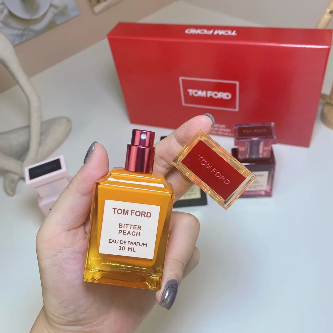 Tom Ford sample set of 4 pieces, 30ml x, with nozzle Tom Ford sample set of 4 pieces, 30ml x, with nozzle
