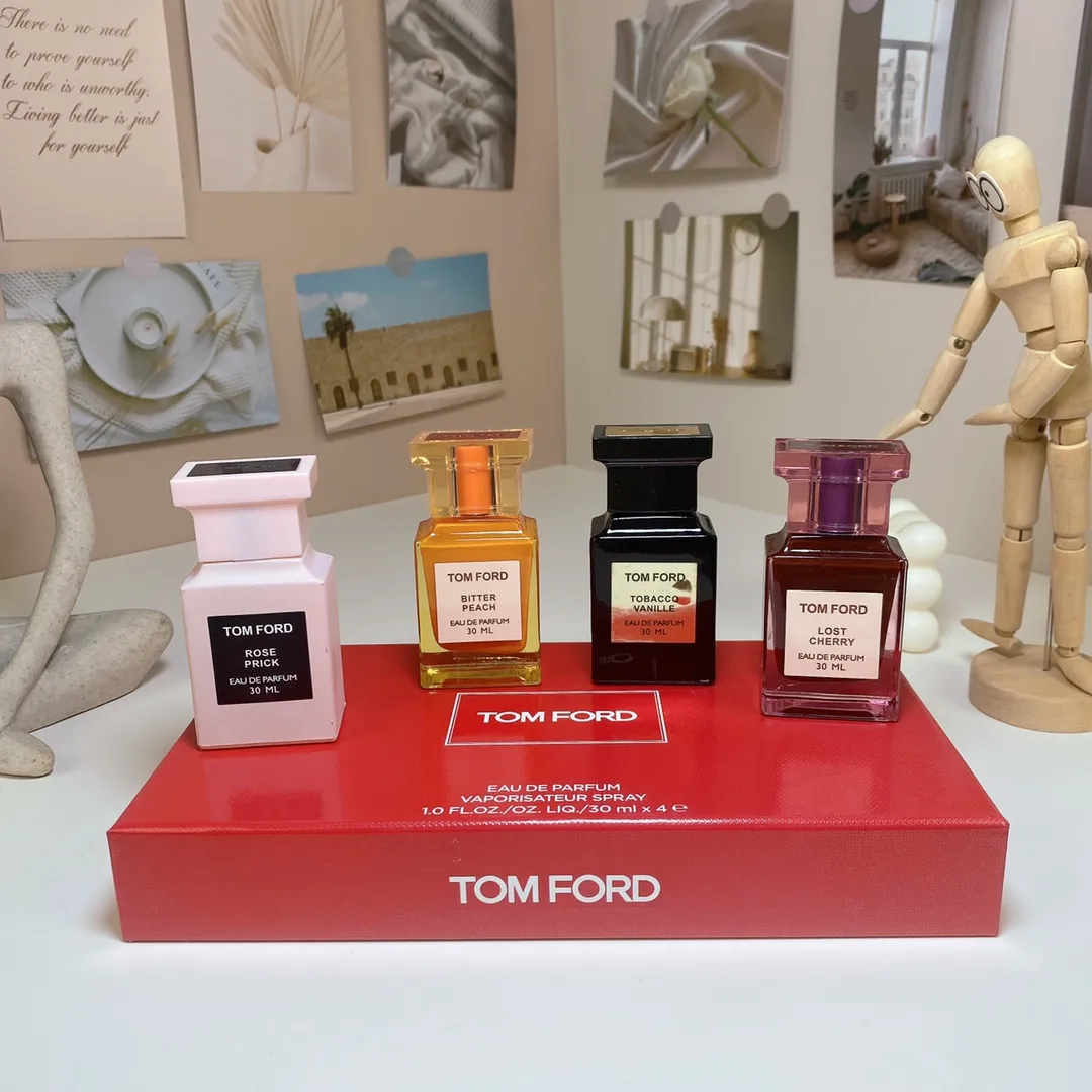 Tom Ford sample set of 4 pieces, 30ml x, with nozzle Tom Ford sample set of 4 pieces, 30ml x, with nozzle