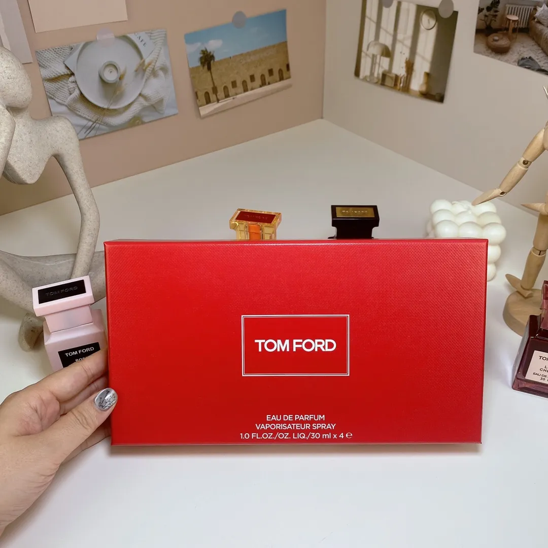 Tom Ford sample set of 4 pieces, 30ml x, with nozzle Tom Ford sample set of 4 pieces, 30ml x, with nozzle