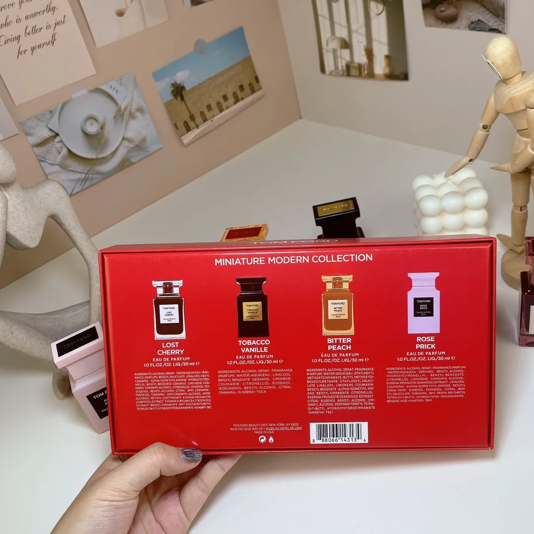 Tom Ford sample set of 4 pieces, 30ml x, with nozzle Tom Ford sample set of 4 pieces, 30ml x, with nozzle