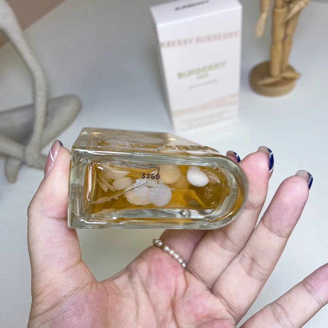 Burberry Flower And Her Floral Version Edp Women's Strong Perfume 88ml Burberry Flower And Her Floral Version Edp Women's Strong Perfume 88ml