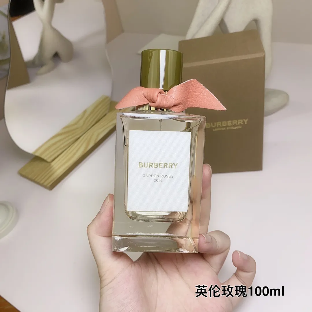 Burberry Garden Roses 100m1 Burberry Garden Roses 100m1