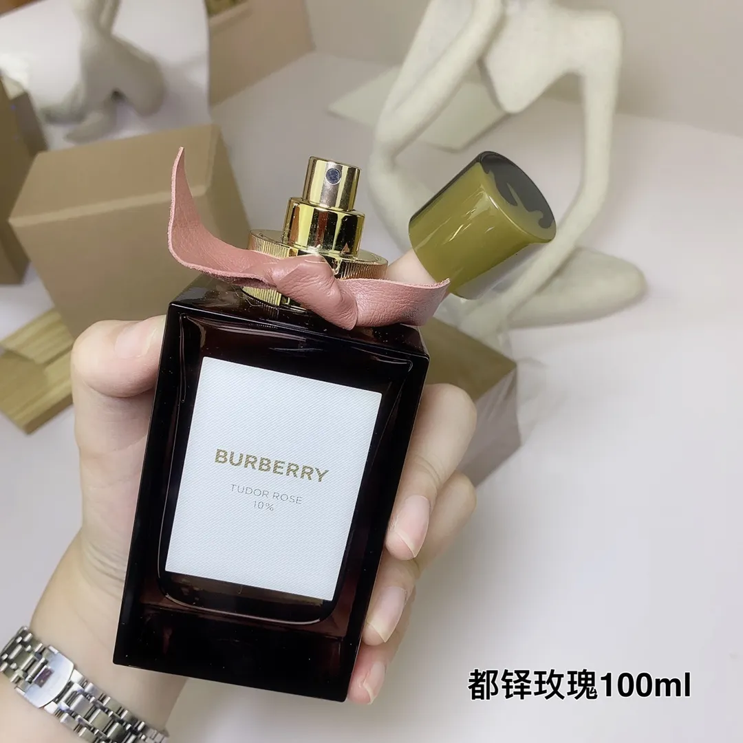 Burberry Tudor Rose 100ml Burberry Tudor Rose 100ml