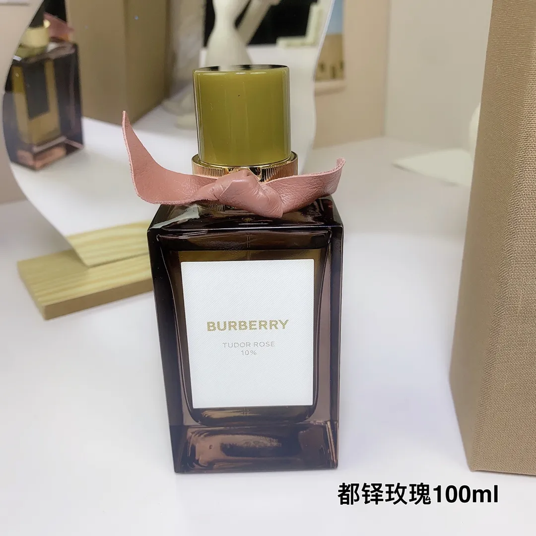 Burberry Tudor Rose 100ml Burberry Tudor Rose 100ml