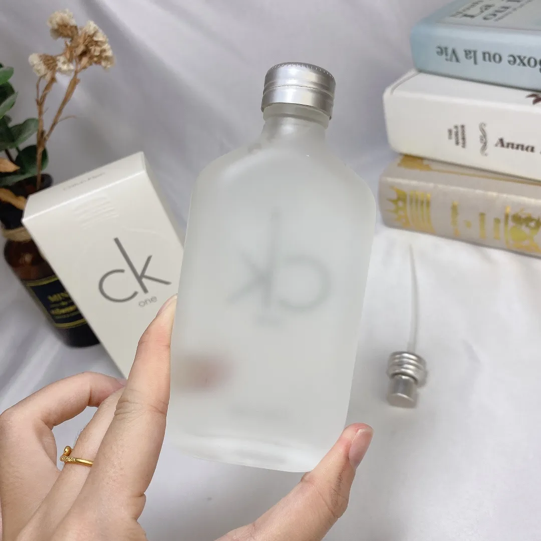 Calvin Klein Ck White Ckone Men's/women's Unisex Perfume 100ml Calvin Klein Ck White Ckone Men's/women's Unisex Perfume 100ml