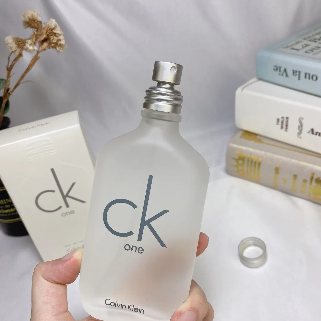 Calvin Klein Ck White Ckone Men's/women's Unisex Perfume 100ml Calvin Klein Ck White Ckone Men's/women's Unisex Perfume 100ml