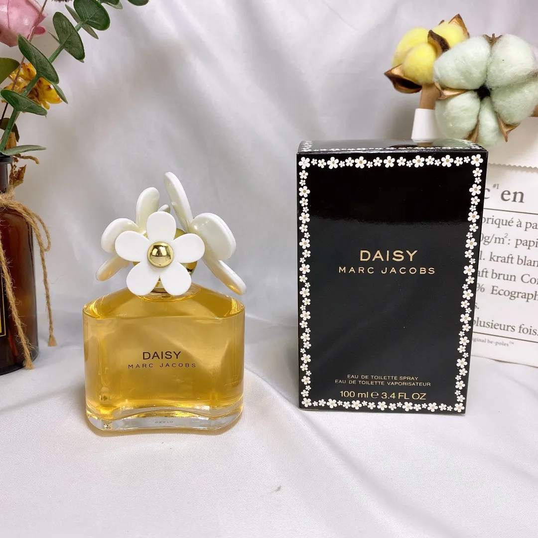 Marc Jacobs Yellow Daisy Women's Eau De Toilette 100ml Marc Jacobs Yellow Daisy Women's Eau De Toilette 100ml
