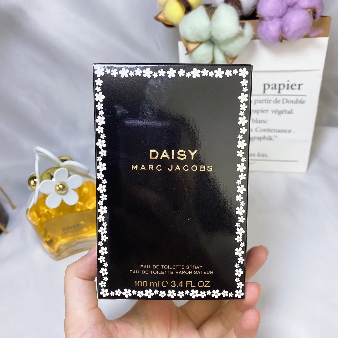 Marc Jacobs Yellow Daisy Women's Eau De Toilette 100ml Marc Jacobs Yellow Daisy Women's Eau De Toilette 100ml