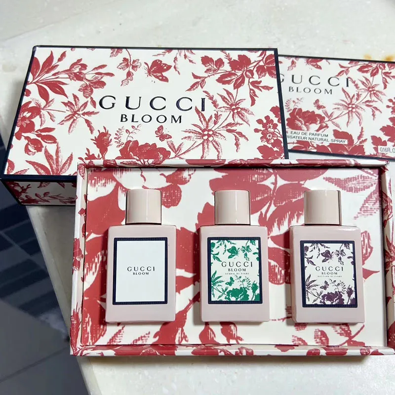 Gucci Small Sample Floral Three Piece Set 5mlx3 Red Bustling, Green Bustling, Black Bustling Gucci Small Sample Floral Three Piece Set 5mlx3 Red Bustling, Green Bustling, Black Bustling